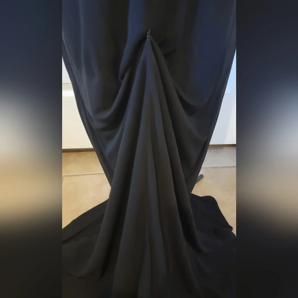 FERNANDO WONG BLACK FORMAL GOWN  (sz med) - Picture 7 of 8